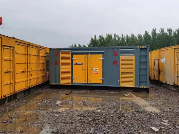 韶关柴油发电机如何判断干式空气滤清器是否需要更换？