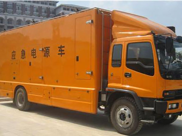 韶关冬季柴油发电机启动前，如何检查燃油系统中的积水？